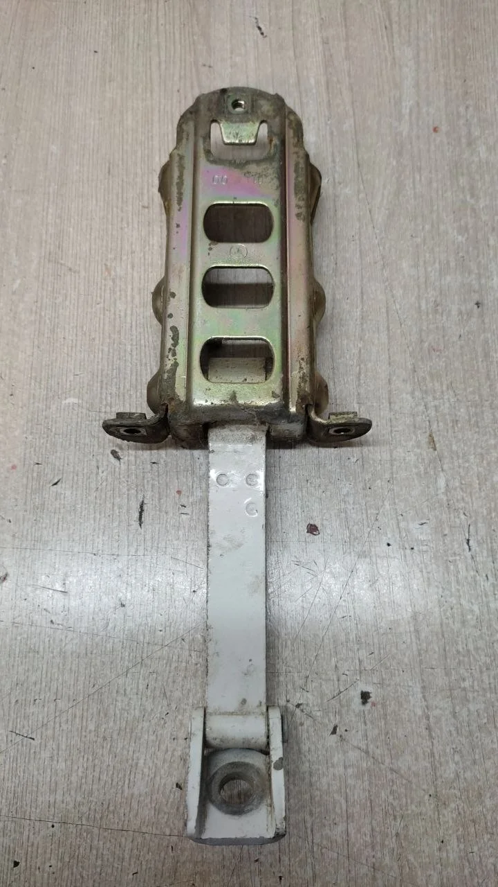 [Б/У] Ограничитель двери перед=зад Mercedes [Код: 00593695 ]