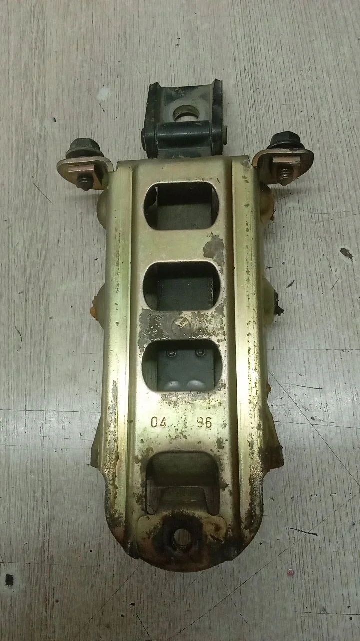 [Б/У] Ограничитель двери перед=зад Mercedes [Код: 00638984 ]