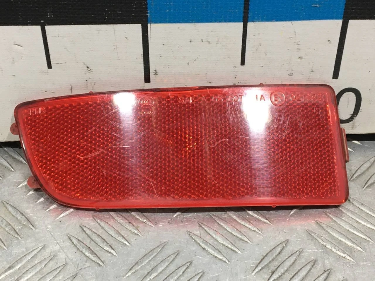 [Б/У] Отражатель в бампер задний левый - (Состояние: царапины) [ХОРОШЕЕ] [Код: 00669962 ]