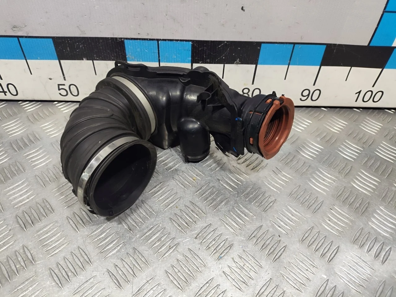 [Б/У] Патрубок воздушного фильтра Mercedes W205 X253 [Код: 00596049 ]