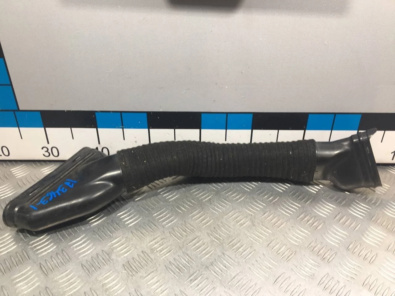 [Б/У] Патрубок воздушного фильтра правый [Код: 00639244 ]