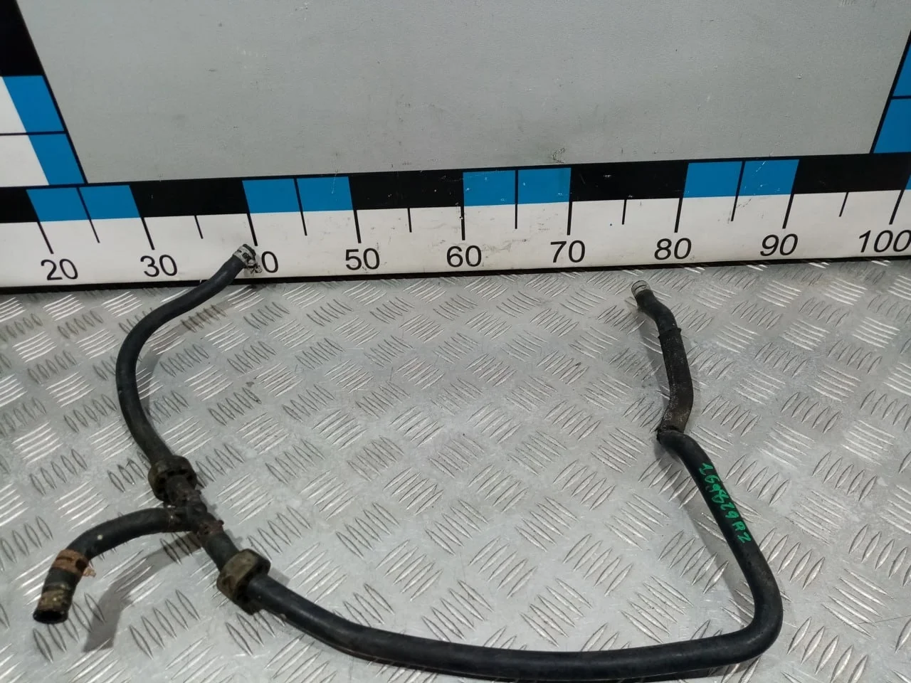 [Б/У] Патрубок системы охлаждения от бачка [Код: 00653825 ]