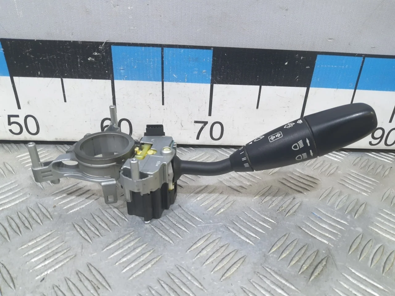 [Б/У] Переключатель поворотов [Код: 00515200 ]