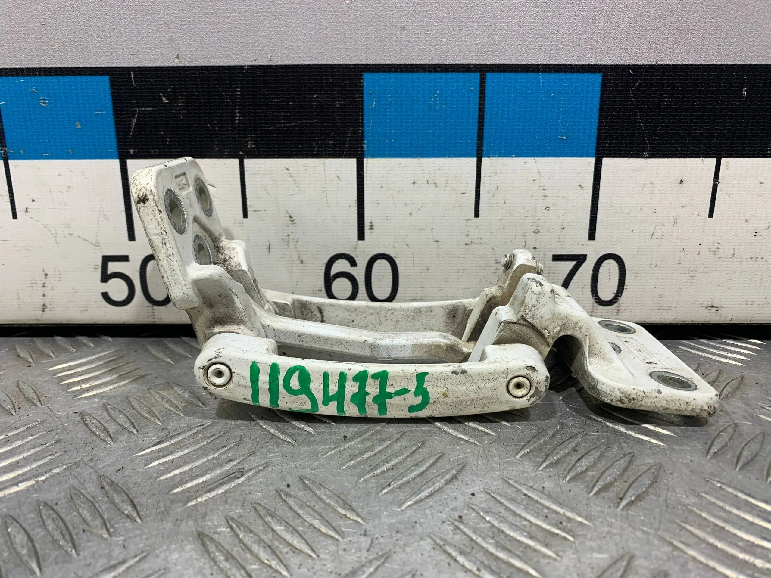 [Б/У] Петля двери задней верхняя левая [Код: 00669494 ]