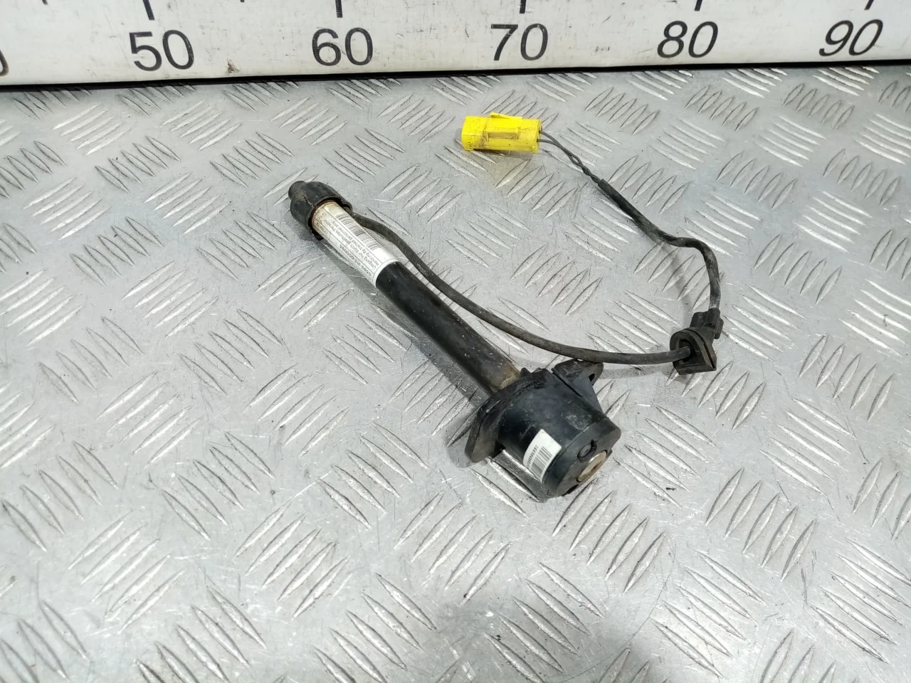 [Б/У] Пиропатрон капота - Скол фиксатора разъема [ХОРОШЕЕ] [Код: 00587671 ]