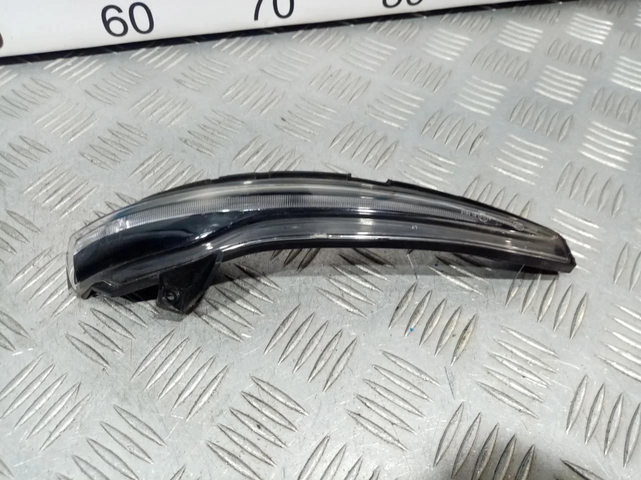 [Б/У] Повторитель в зеркало левый [Код: 00620747 ]