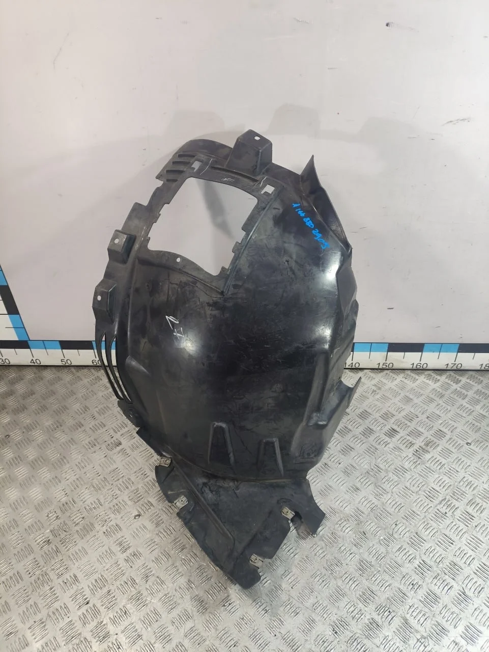 [Б/У] Подкрылок передний правый передняя часть [Код: 00611632 ]