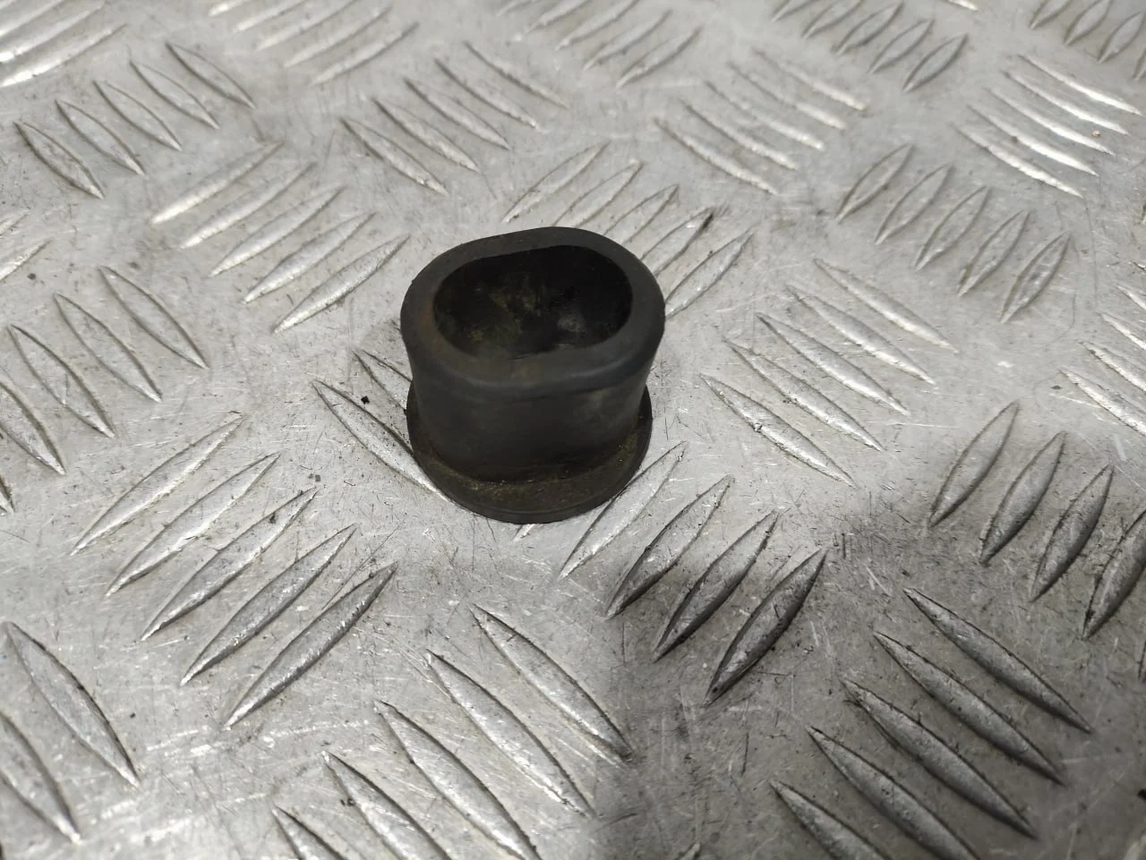 [Б/У] Подушка радиатора верхняя Mercedes [Код: 00586090 ]