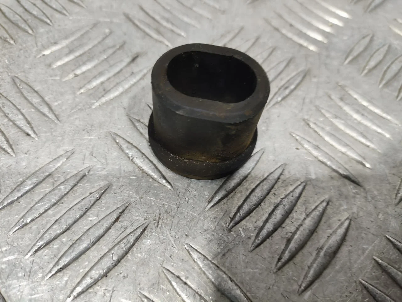 [Б/У] Подушка радиатора верхняя Mercedes [Код: 00586091 ]