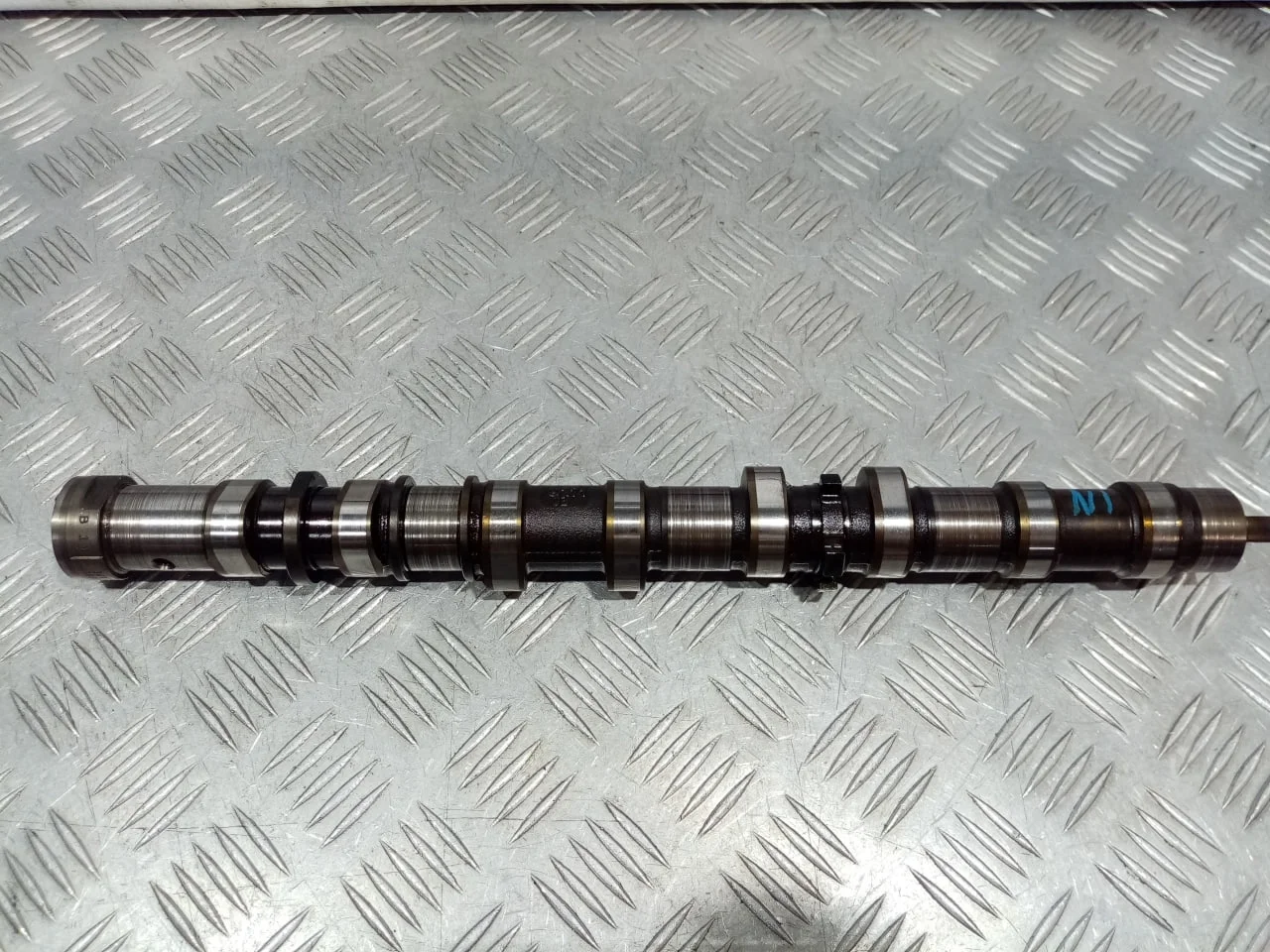 [Б/У] Распредвал впускной - Небольшой износ на шейках [Незначительные дефекты] [Код: 00591823 ]