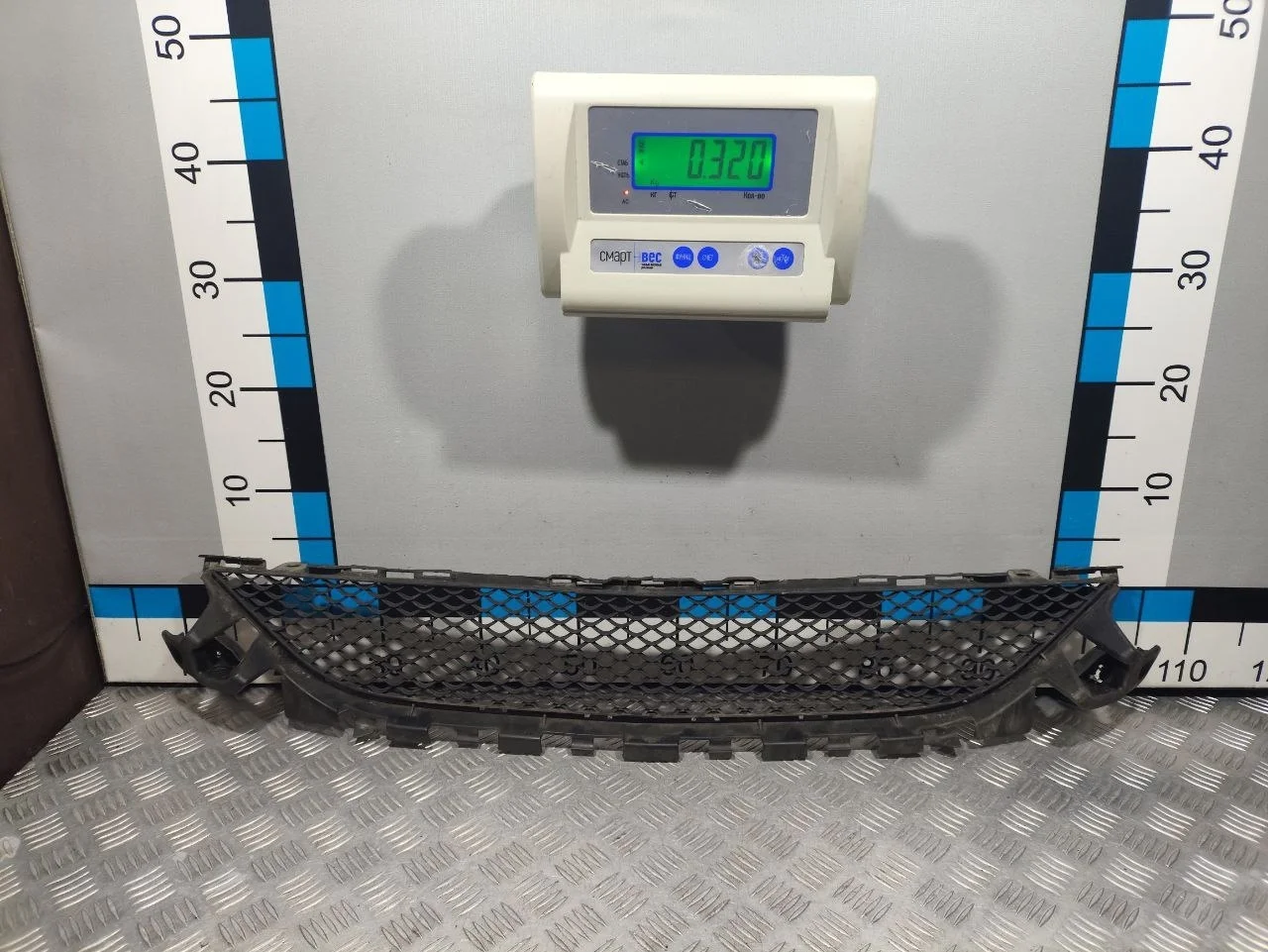 [Б/У] Решетка в бампер центральная Mercedes [Код: 00671462 ]