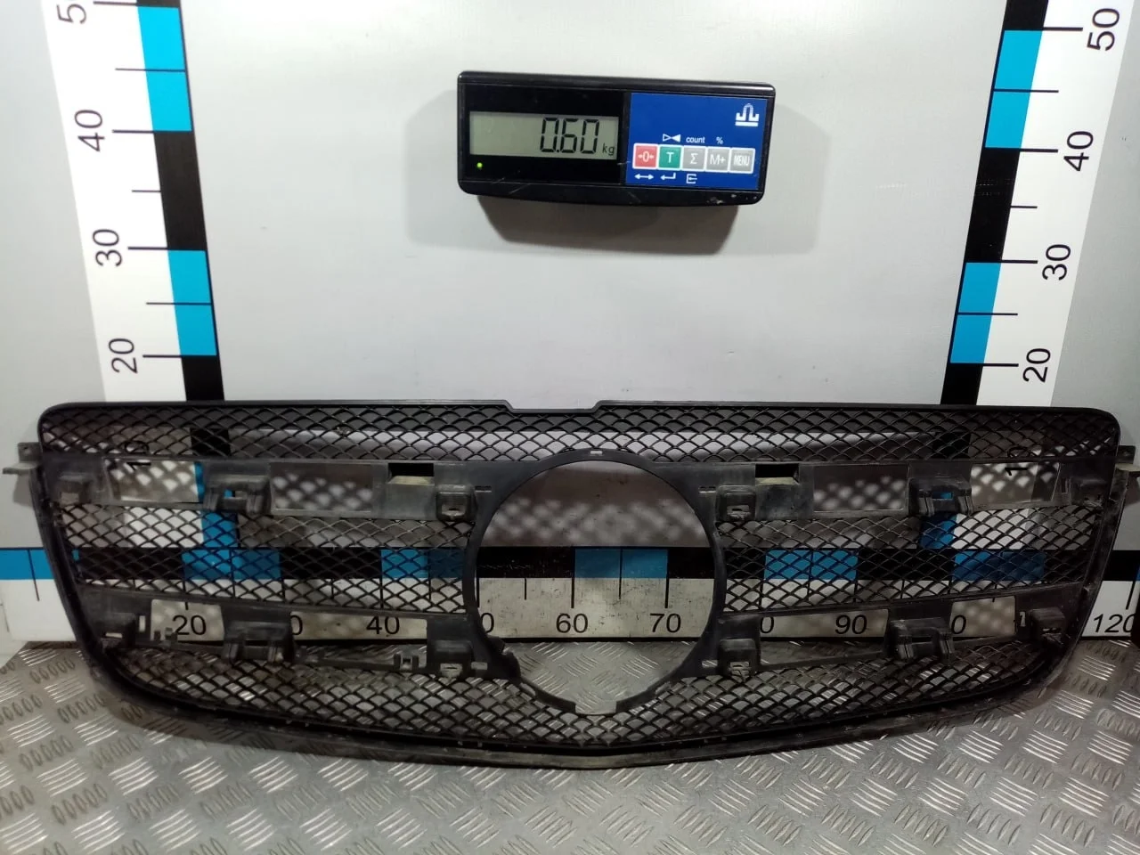 [Б/У] Решетка радиатора X166 [Код: 00610622 ]