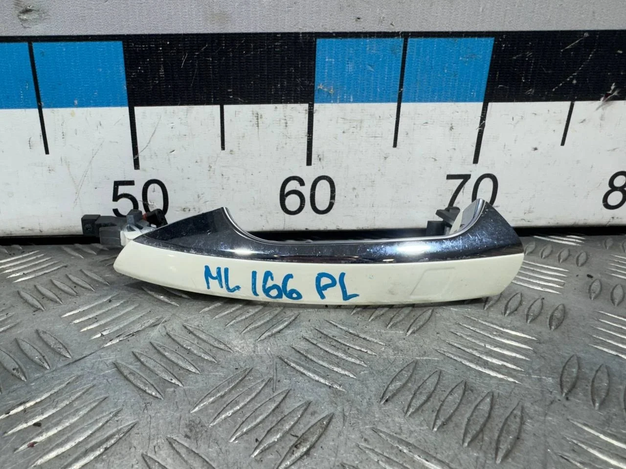 [Б/У] Ручка двери наружная левая (KEYLESS-GO) [Код: 00530187 ]