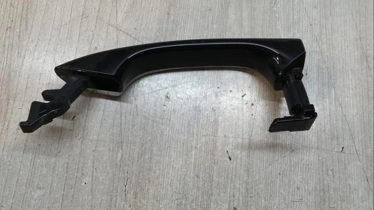 [Б/У] Ручка двери передней наружная левая - Под покраску [Код: 00395500 ]