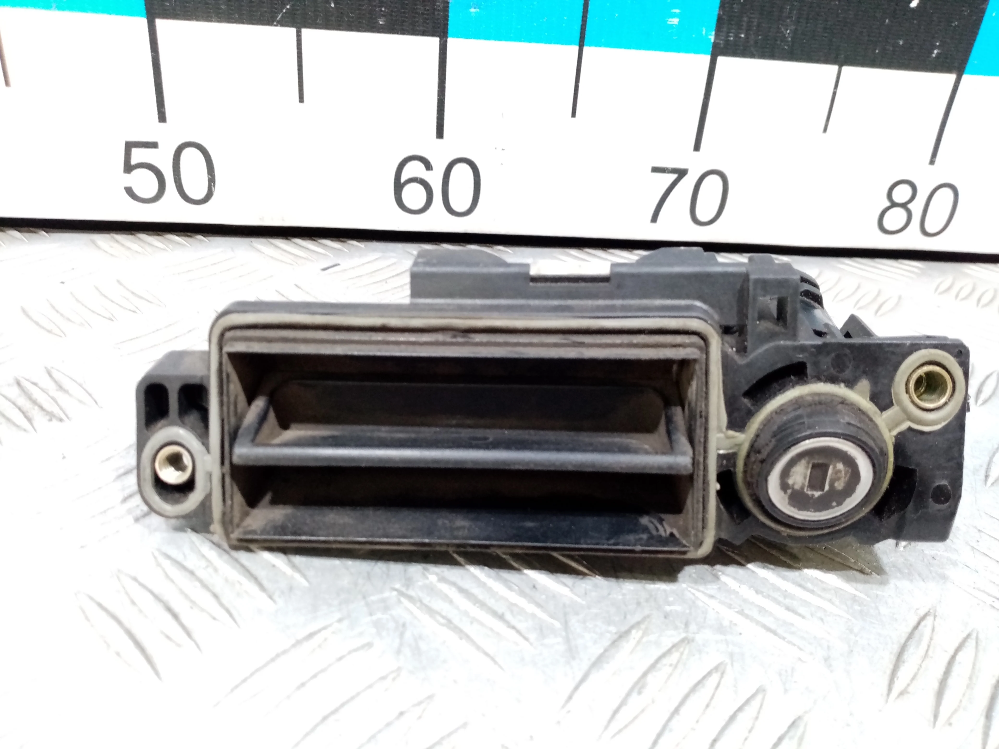 [Б/У] Ручка открывания багажника [Код: 00417447 ]