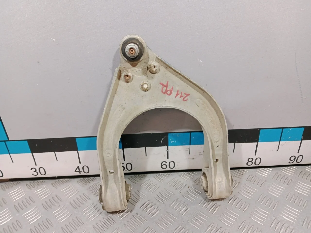 [Б/У] Рычаг передний верхний R=L [Код: 00676585 ]