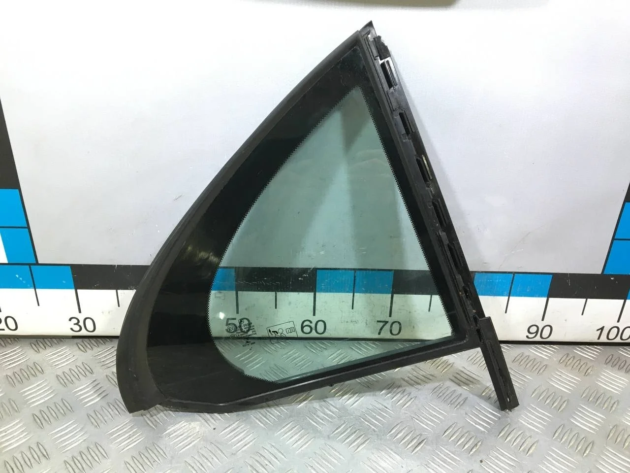 [Б/У] Стекло двери задней правой форточка W213 [Код: 00573868 ]