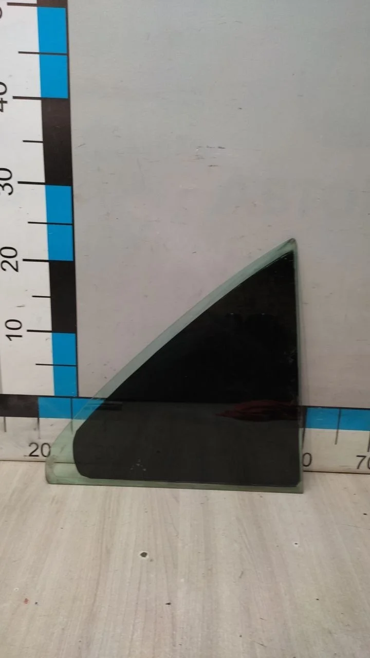 [Б/У] Стекло двери задней правой форточка/зелёное W210 [Код: 00597056 ]