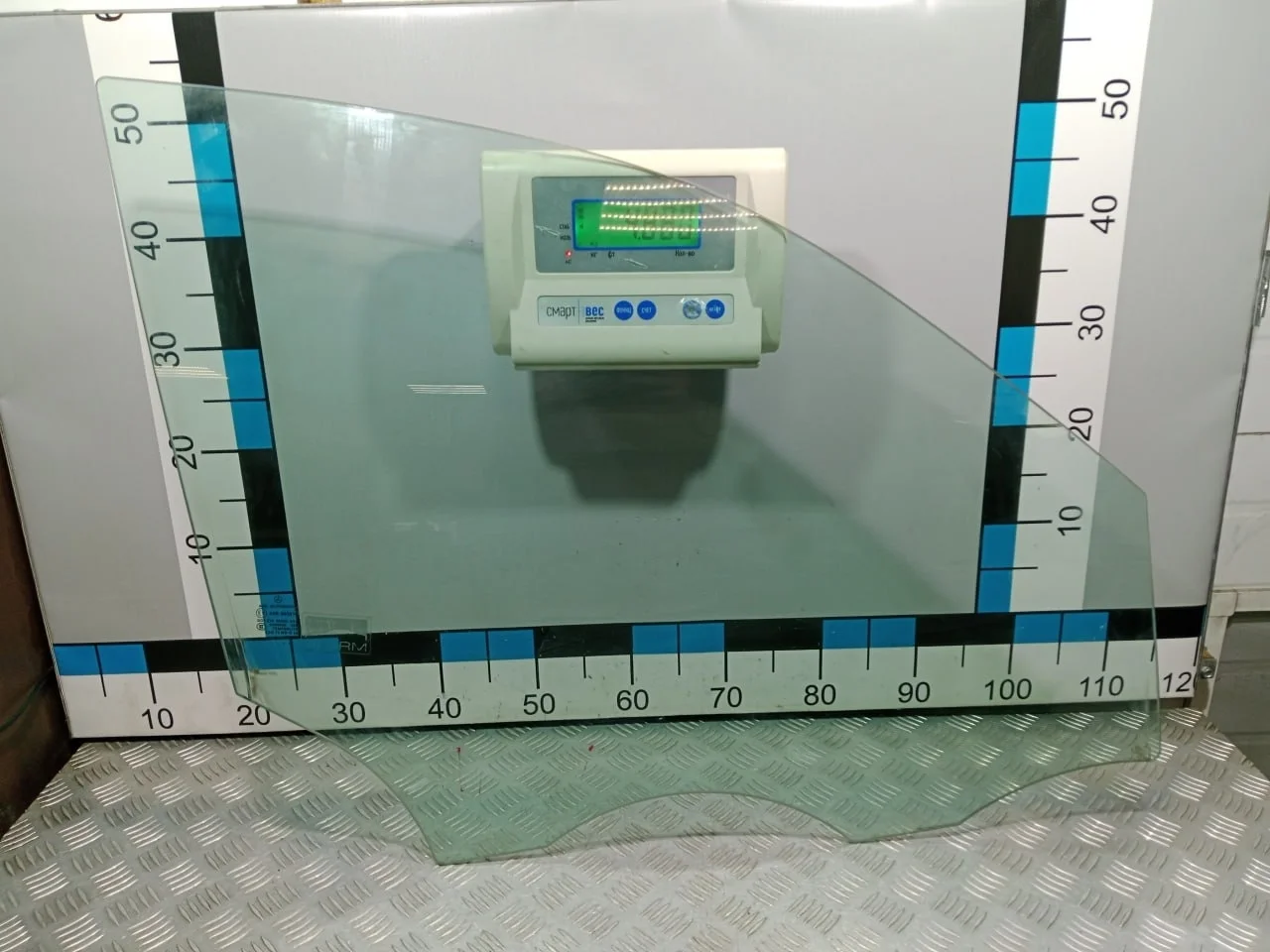 [Б/У] Стекло двери передней правой [Код: 00656678 ]