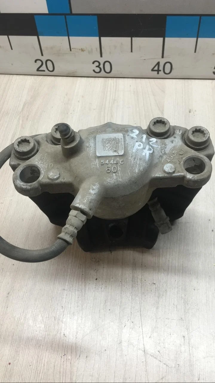 [Б/У] Суппорт тормозной передний правый [Код: 00331148 ]