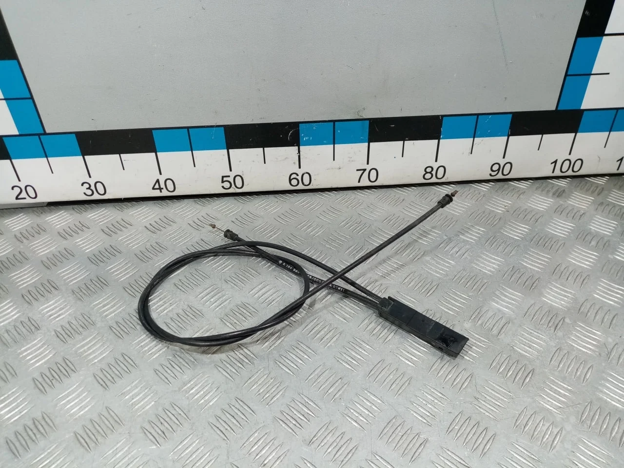 [Б/У] Трос отрывания капота средняя часть [Код: 00662922 ]