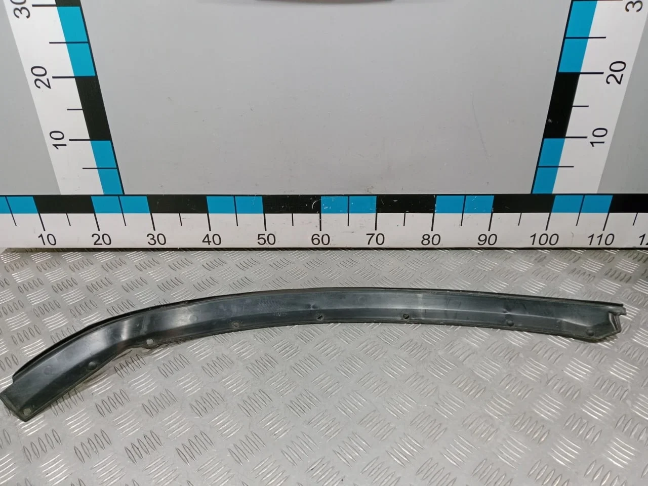 [Б/У] Уплотнитель двери передней левой (передний) [Код: 00663741 ]