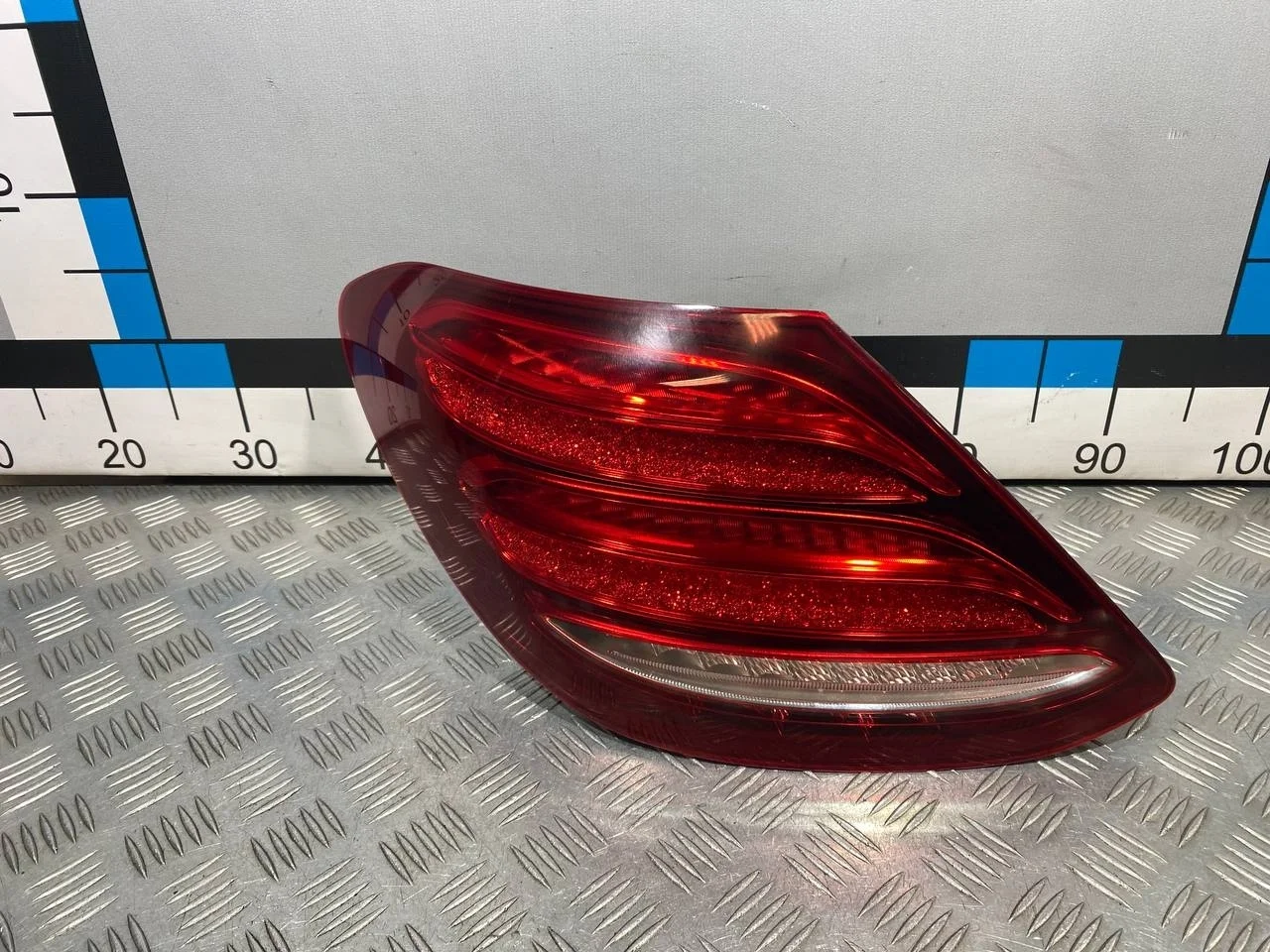 [Б/У] Фонарь задний левый W213 [Код: 00625659 ]