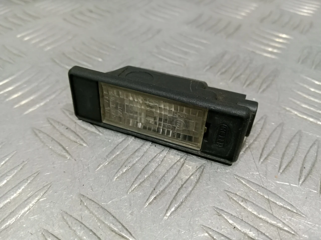 [Б/У] Фонарь подсветки номера [Код: 00662080 ]