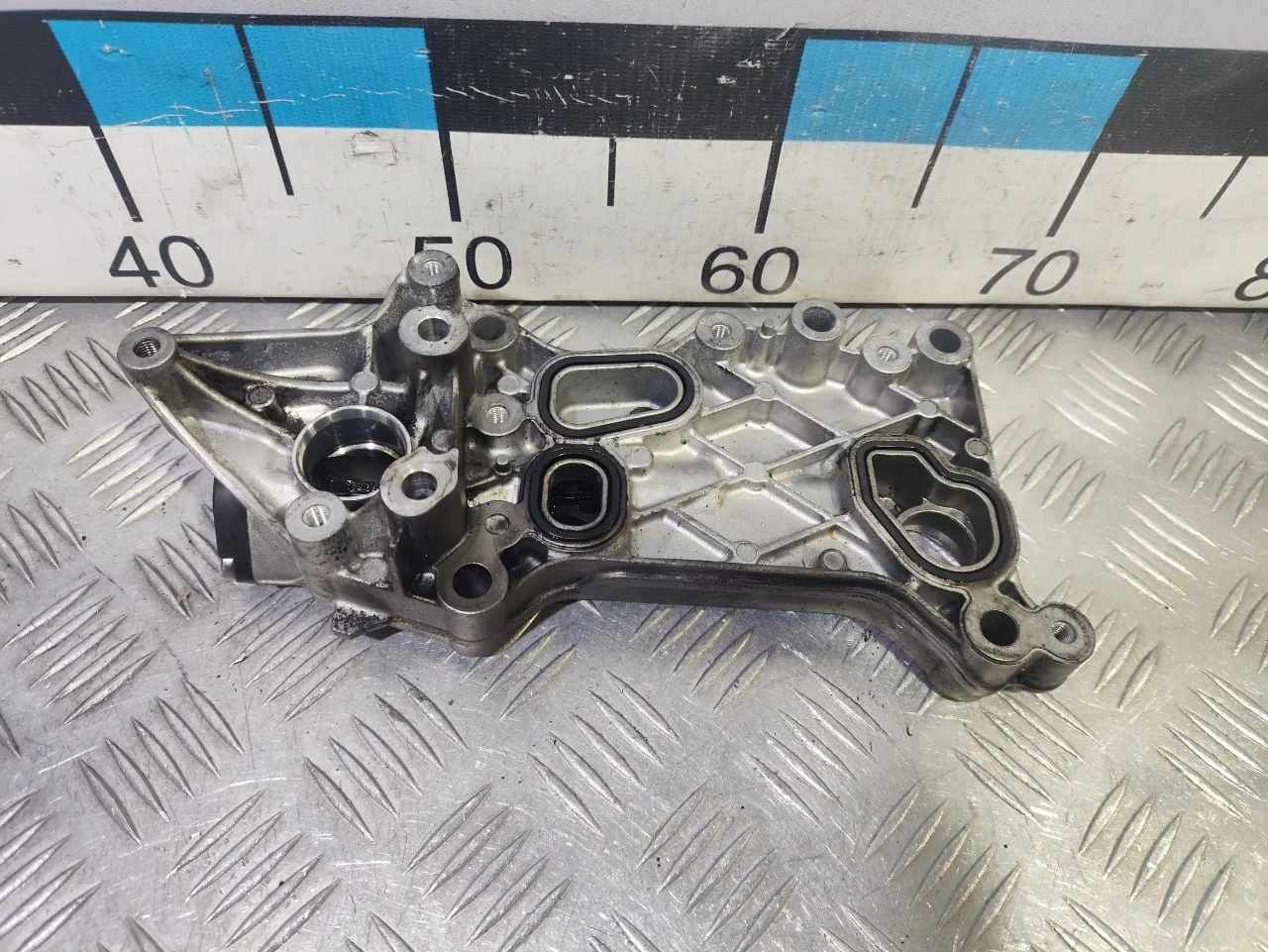 [ЧАСТЬ Б/У] Корпус масляного фильтра - Только кронштейн [Код: 00579879 ]