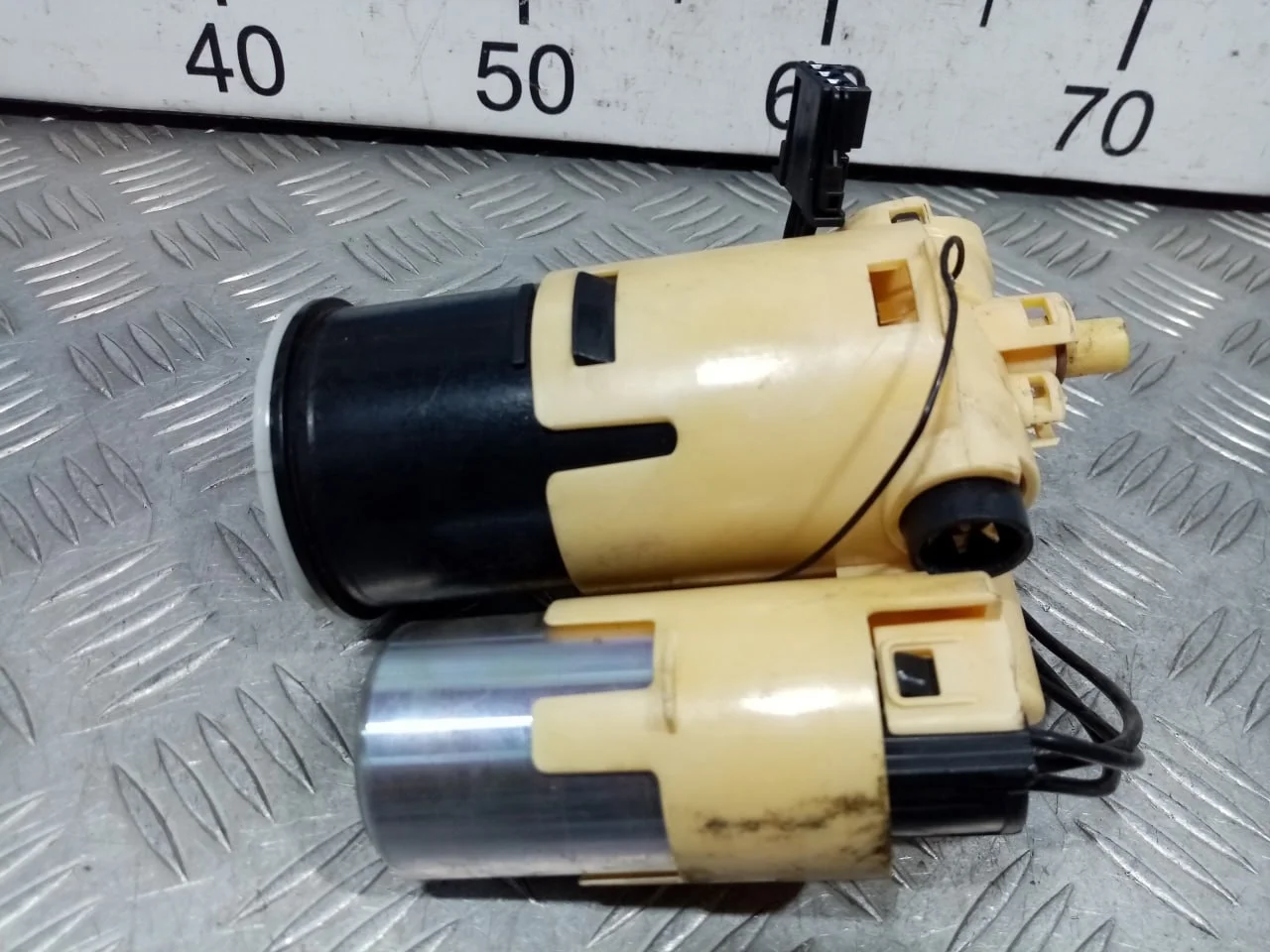 [ЧАСТЬ Б/У] Насос топливный электрический - (Состояние: без верхней части) [Код: 00519880 ]