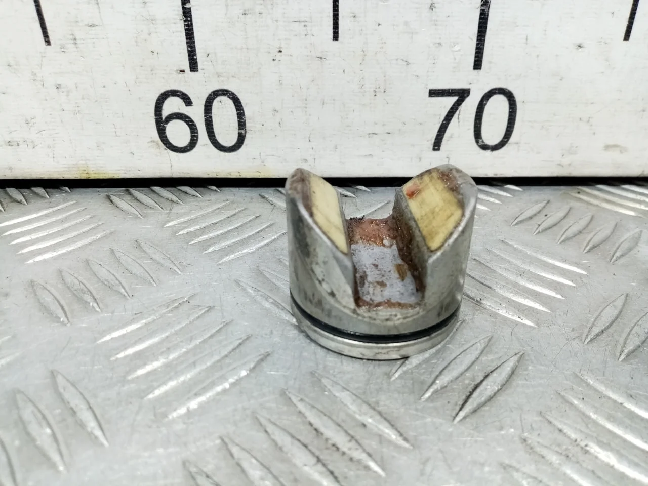 [ЧАСТЬ Б/У] Рейка рулевая Mercedes W211 - Упор рулевой рейки [Код: 00585179 ]