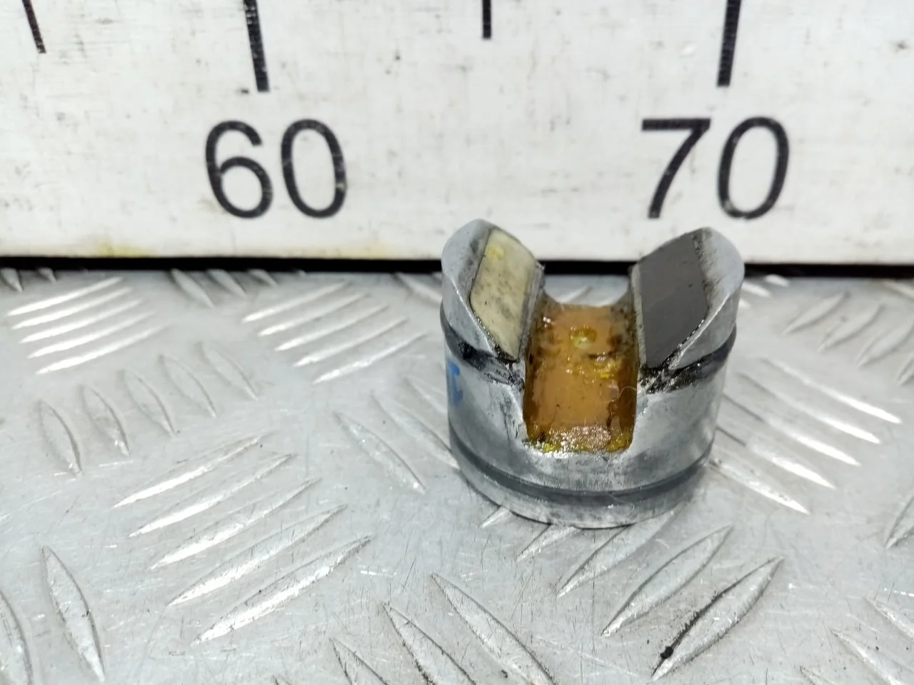 [ЧАСТЬ Б/У] Рейка рулевая Mercedes W211 - Упор рулевой рейки [Код: 00585248 ]