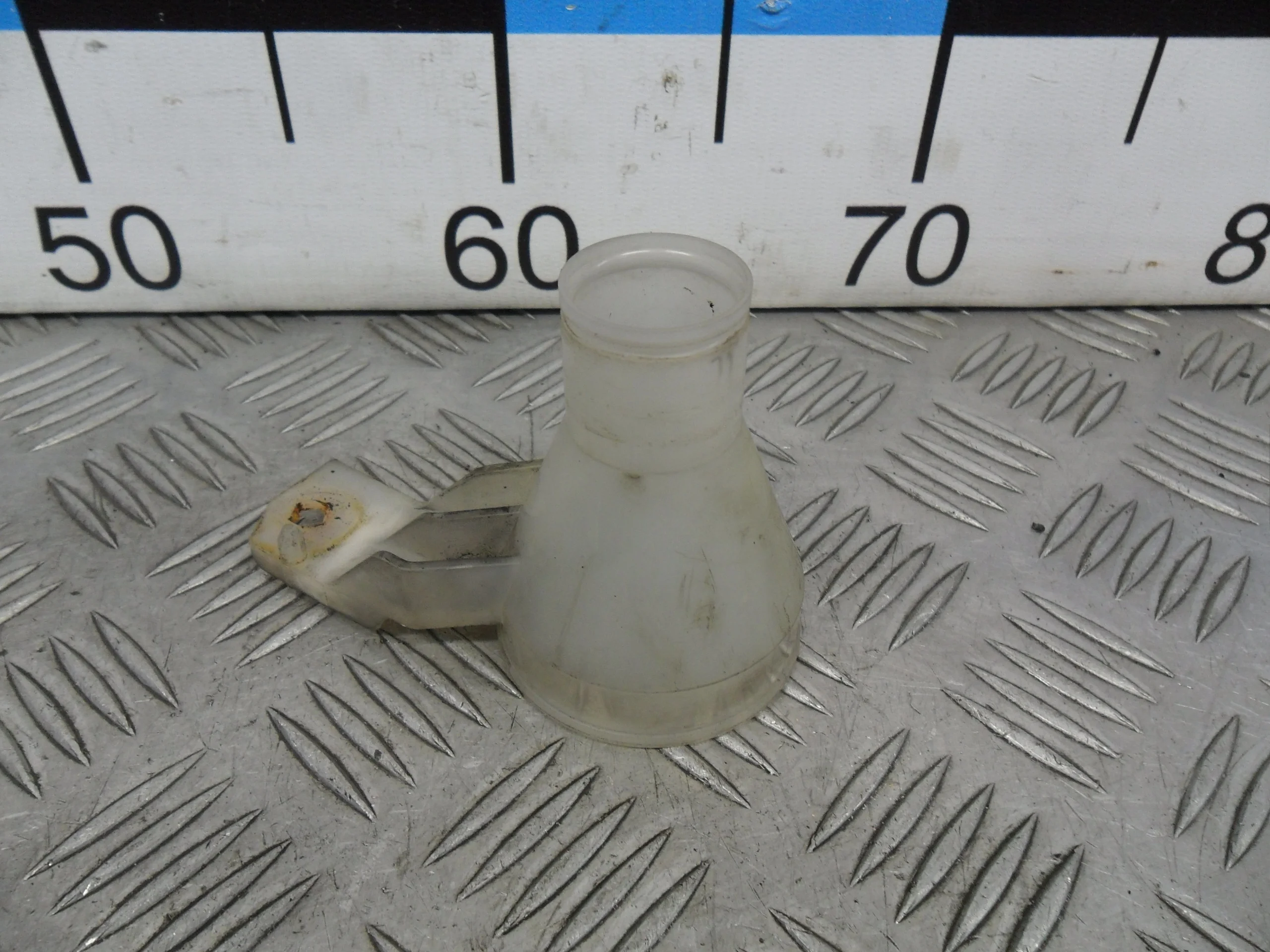 [Б/У] Горловина бачка омывателя [Код: 00355384]