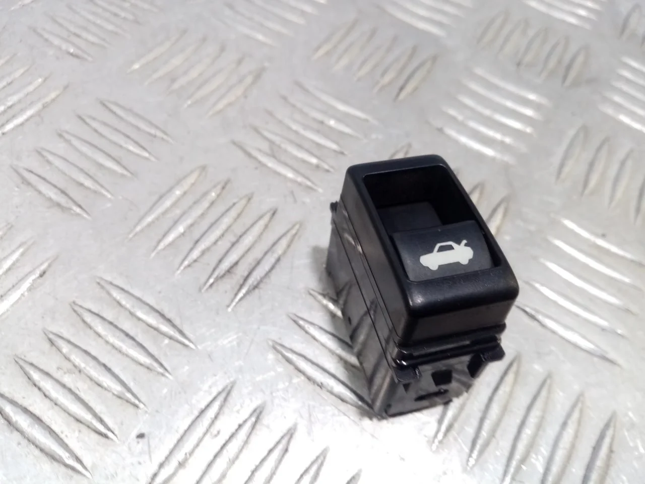 [Б/У] Кнопка открывания багажника [Код: 00526579]