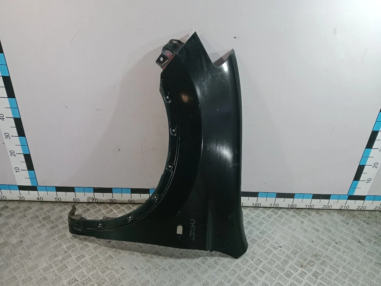 [Б/У] Крыло переднее левое - Вмятина на арке 5 см [Незначительные дефекты] [Код: 00573396 ]