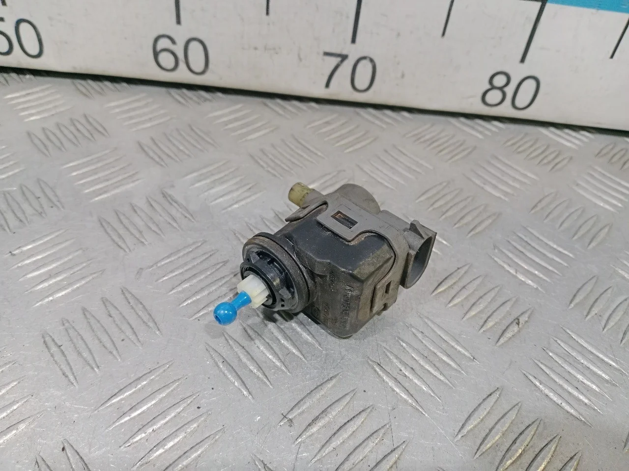 [Б/У] Моторчик корректора фары Nissan Qashqai [Код: 00573176]