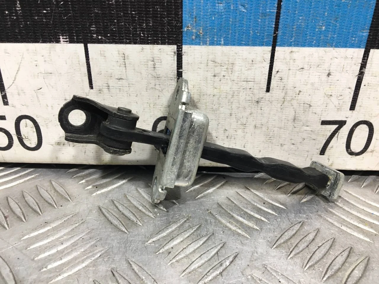 [Б/У] Ограничитель передней двери NISSAN [Код: 00600814 ]