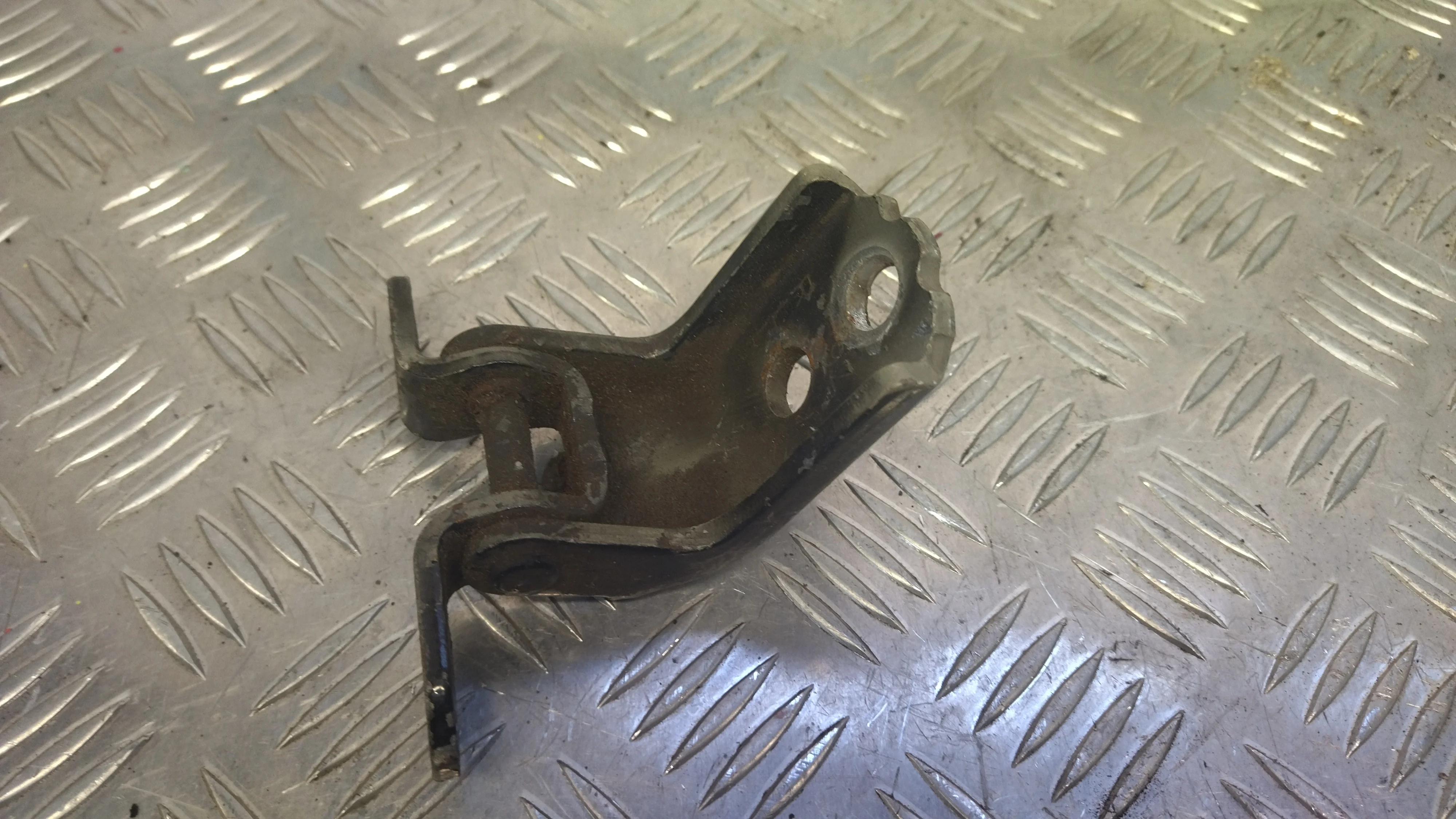 [Б/У] Петля двери передней правая верхняя/левая нижняя [Код: 00355997]