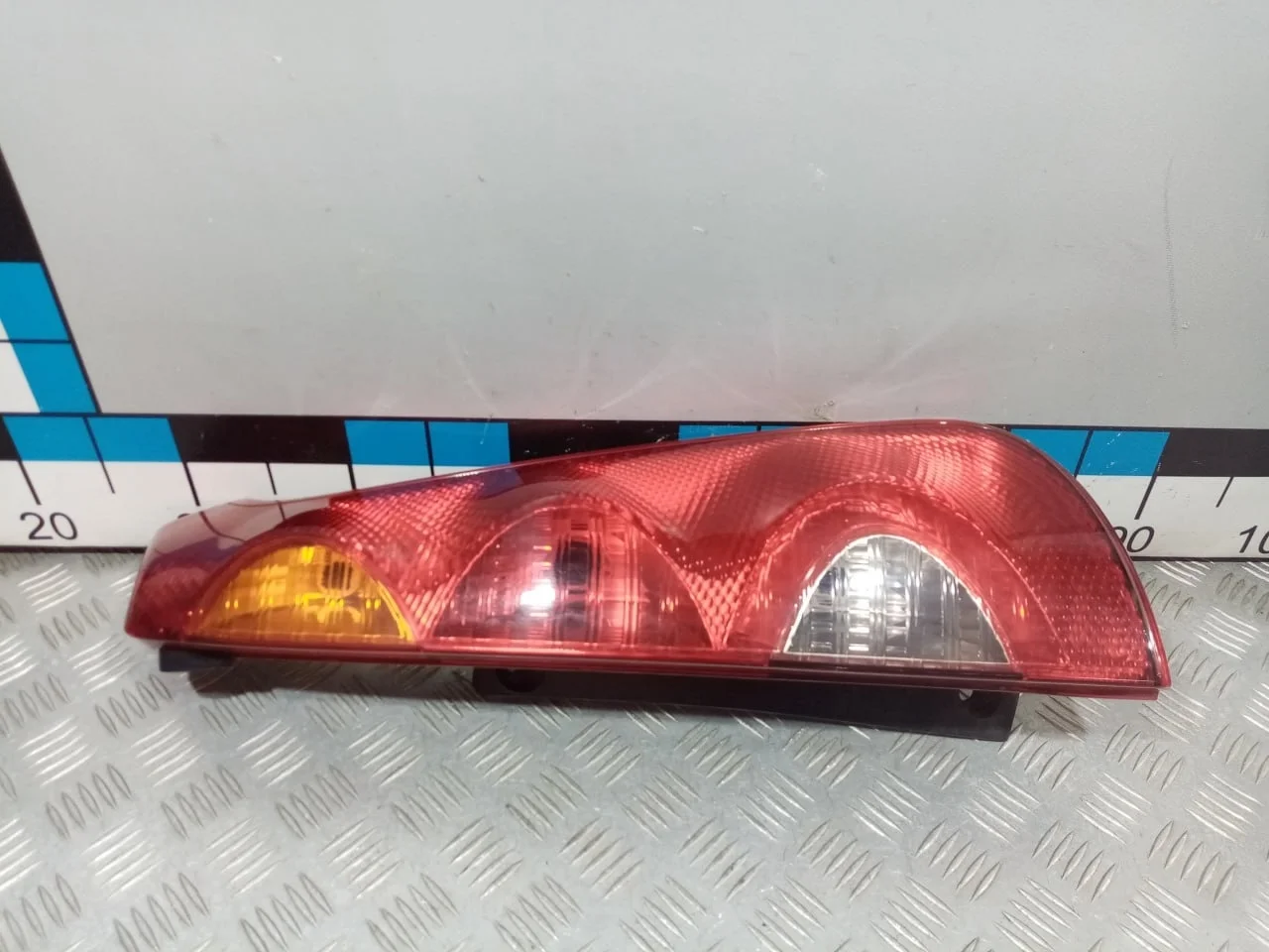 [Б/У] Фонарь задний правый Note (E11) [Код: 00676728 ]