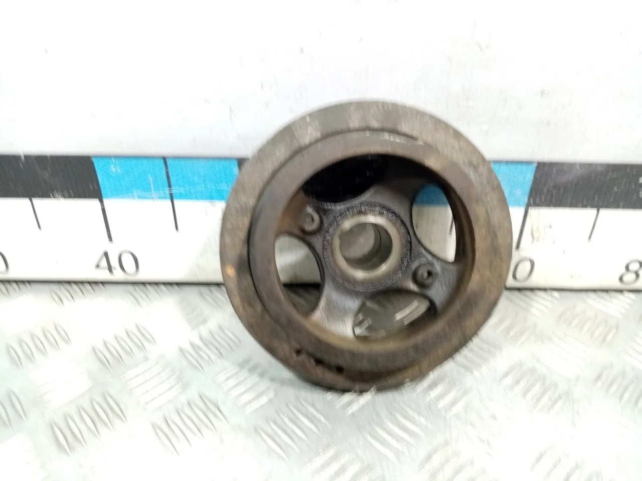 [Б/У] Шкив коленвала - (Состояние: незначительный скол кромки) [ХОРОШЕЕ] [Код: 00588310]