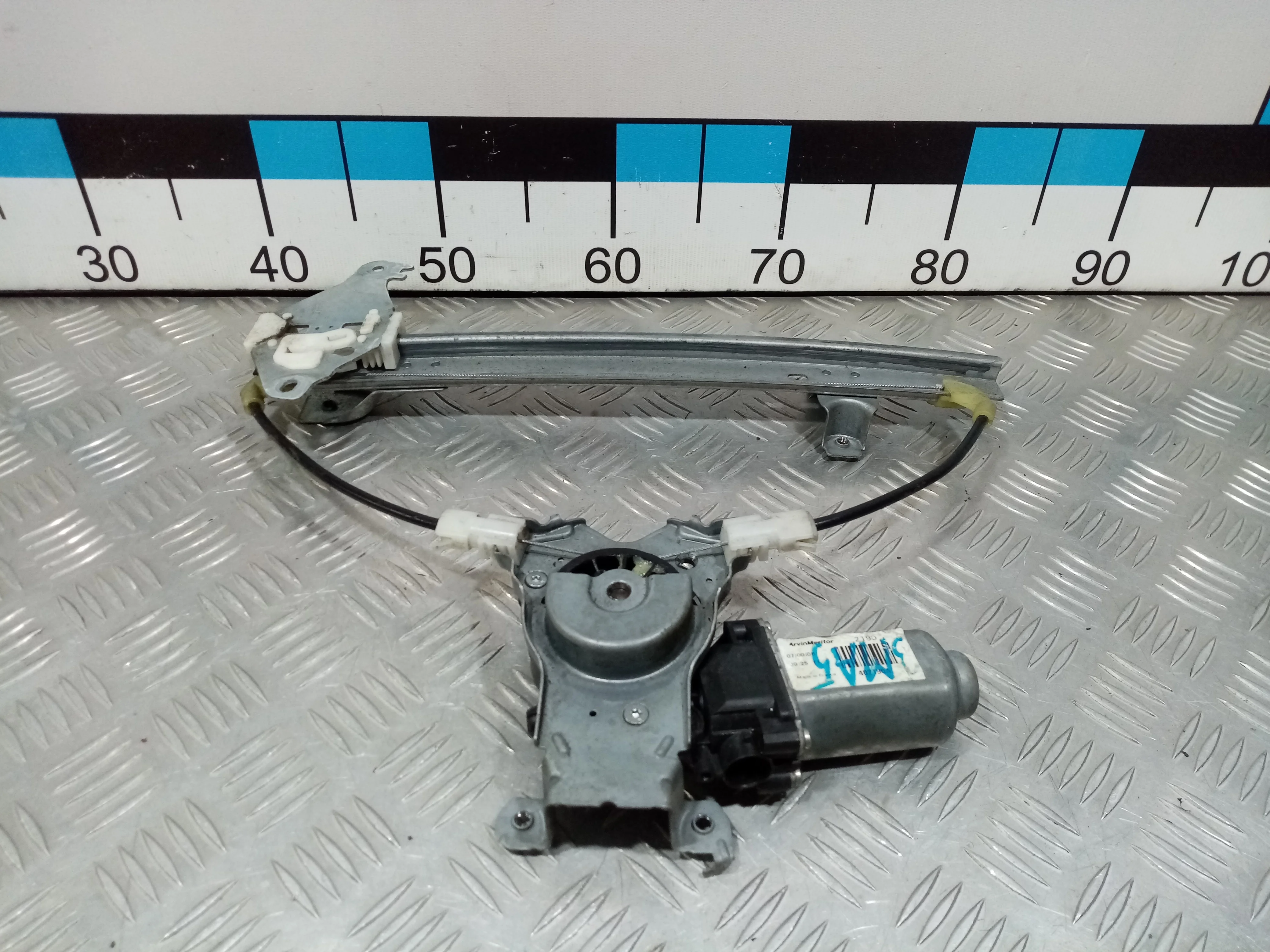 [ЧАСТЬ Б/У] Стеклоподъемник электрический задний правый - в сборе с моторчиком [Код: 00369755 ]