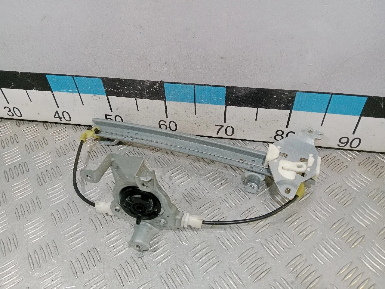 [ЧАСТЬ Б/У] Стеклоподъемник электрический задний правый - Только стеклоподъемник [Код: 00575354 ]