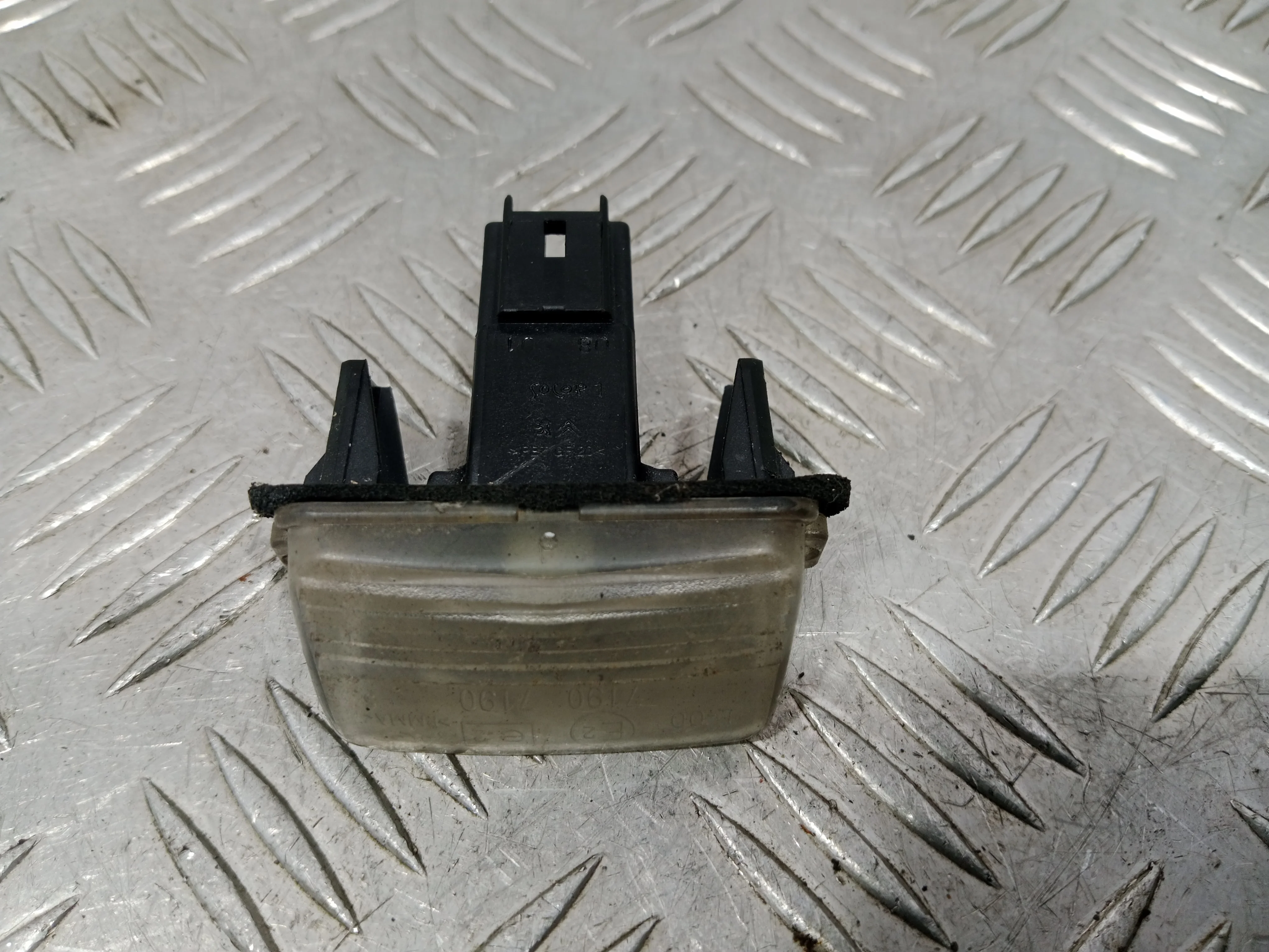 [Б/У] Фонарь подсветки номера Peugeot Partner [Код: 00406462 ]