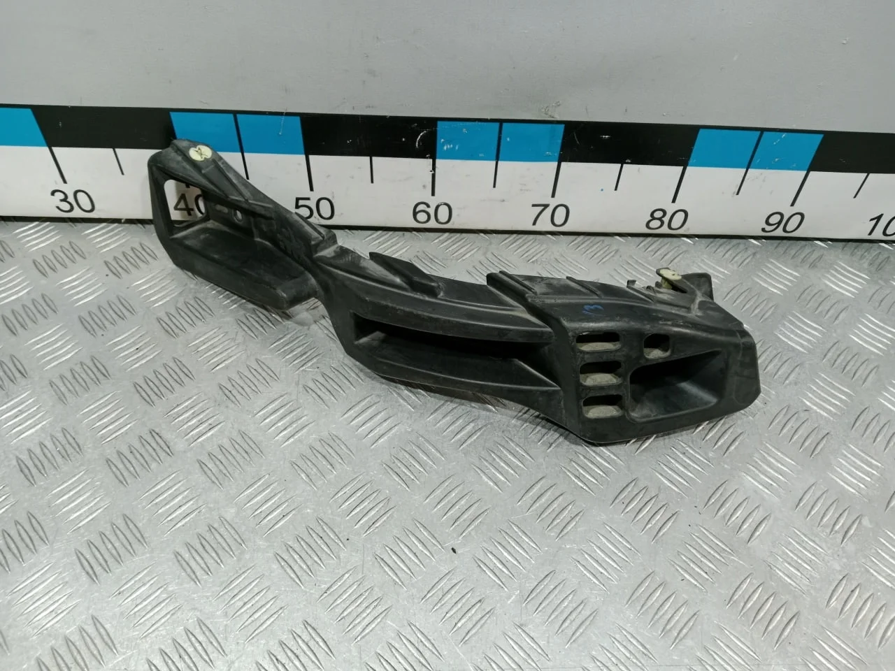 [Б/У] Направляющая заднего бампера левая [Код: 00658868 ]