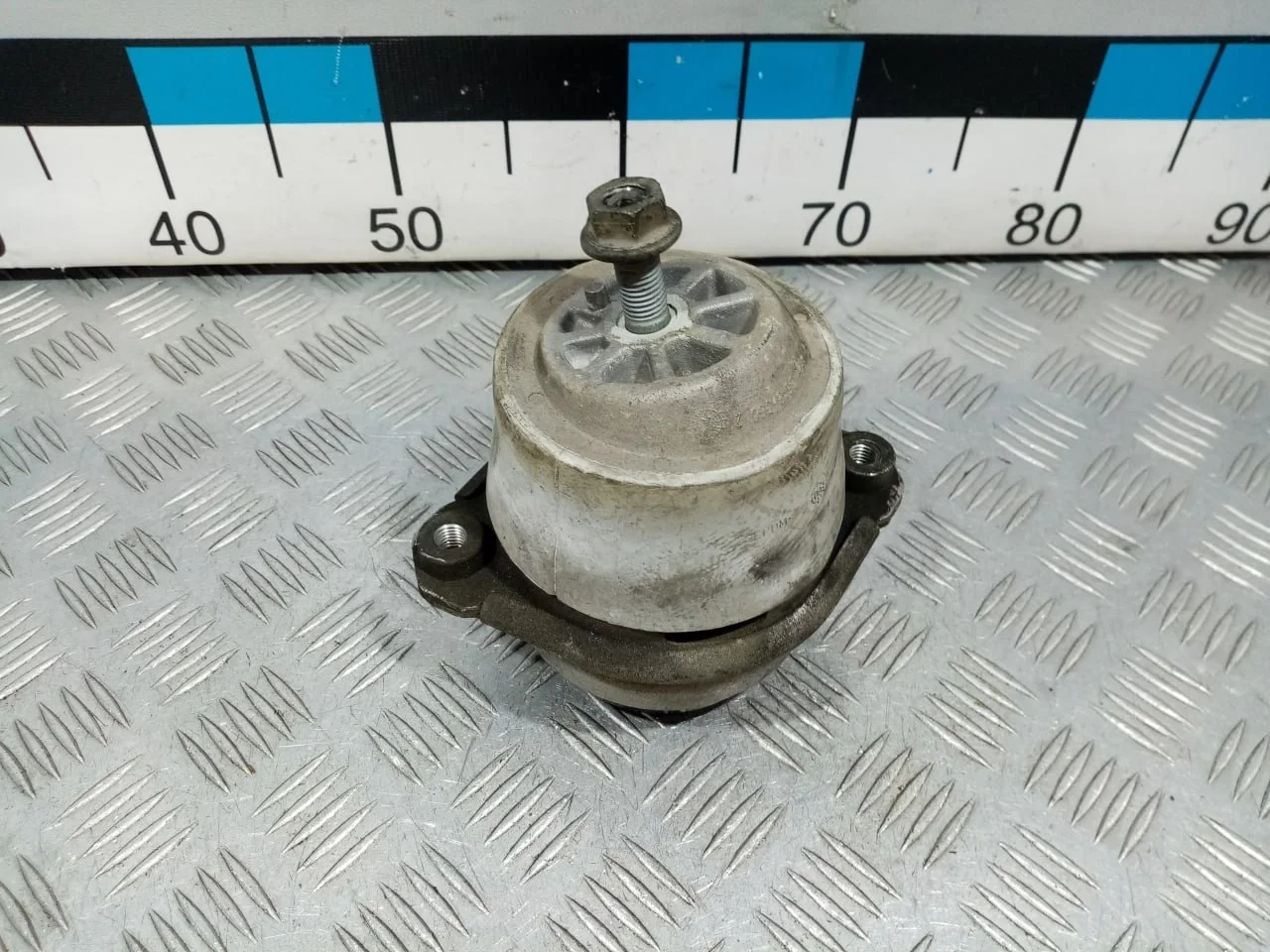 [Б/У] Опора двигателя левая [Код: 00640660 ]