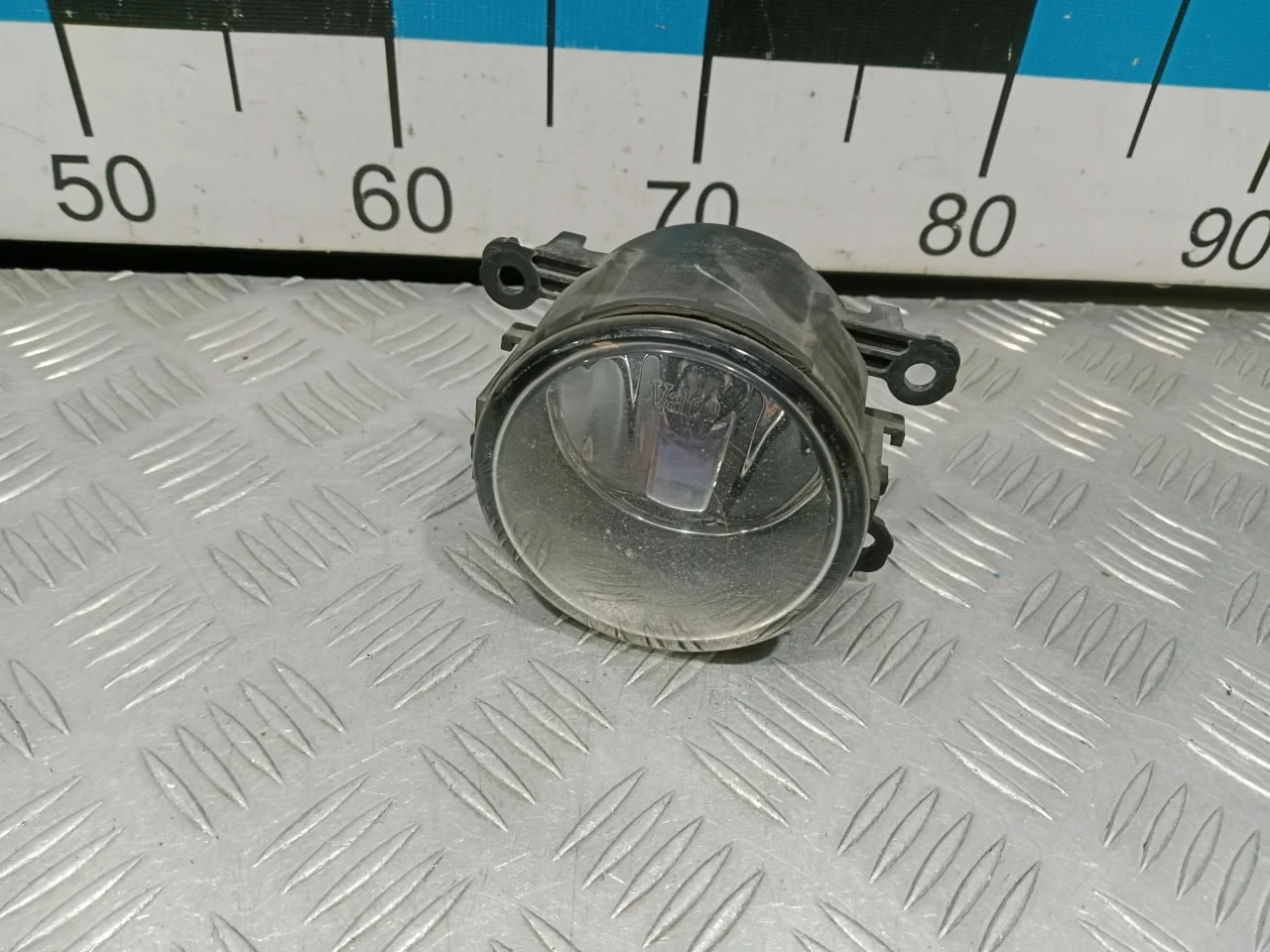 [Б/У] Фара противотуманная - мелкие вкрапления на стекле [ХОРОШЕЕ] [Код: 00668549 ]