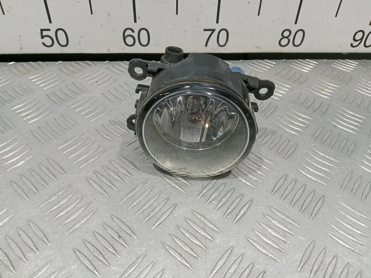 [Б/У] Фара противотуманная - мелкие вкрапления на стекле [Код: 00668550 ]