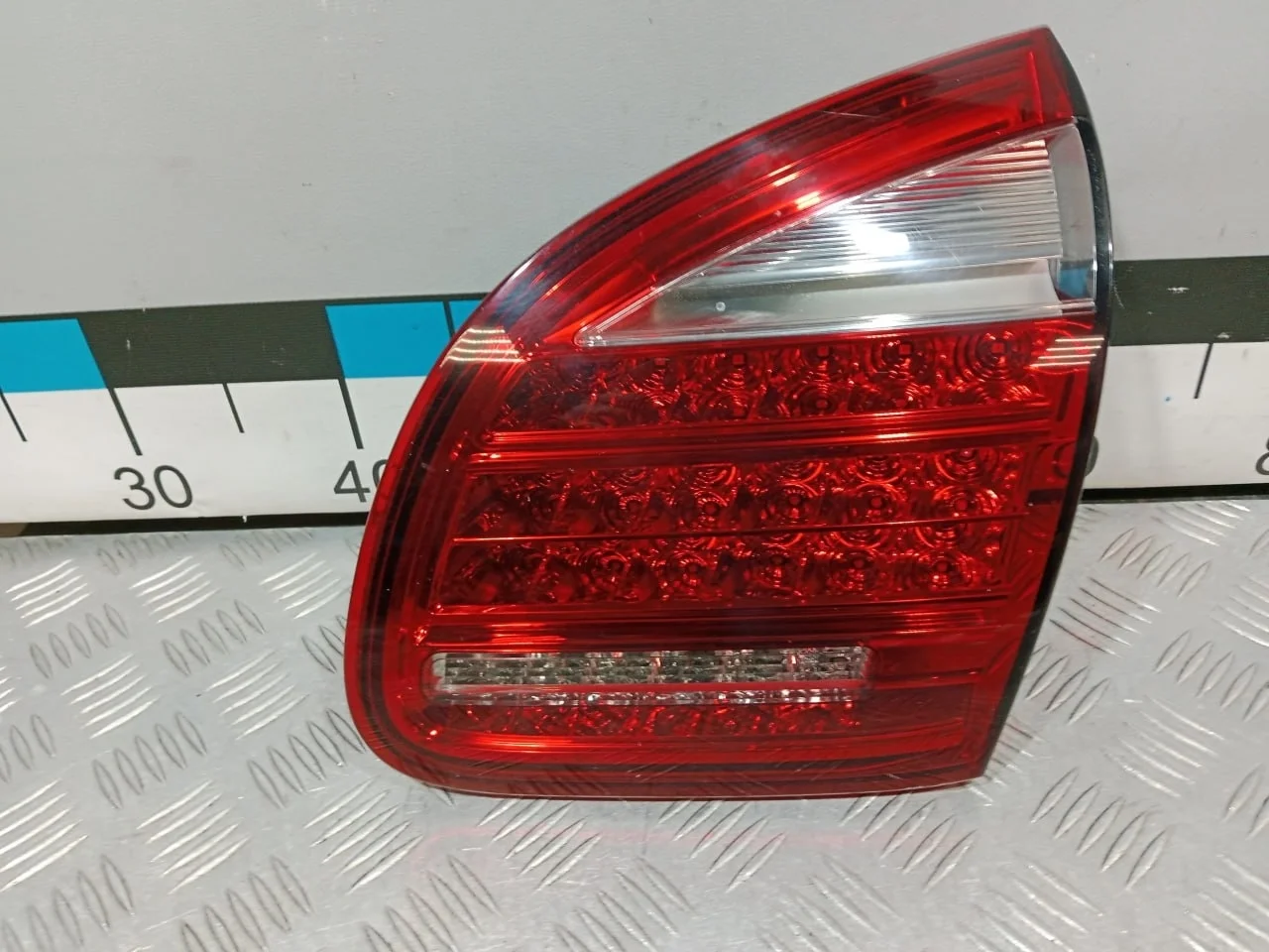 [Б/У] Фонарь задний внутренний правый [Код: 00653935 ]