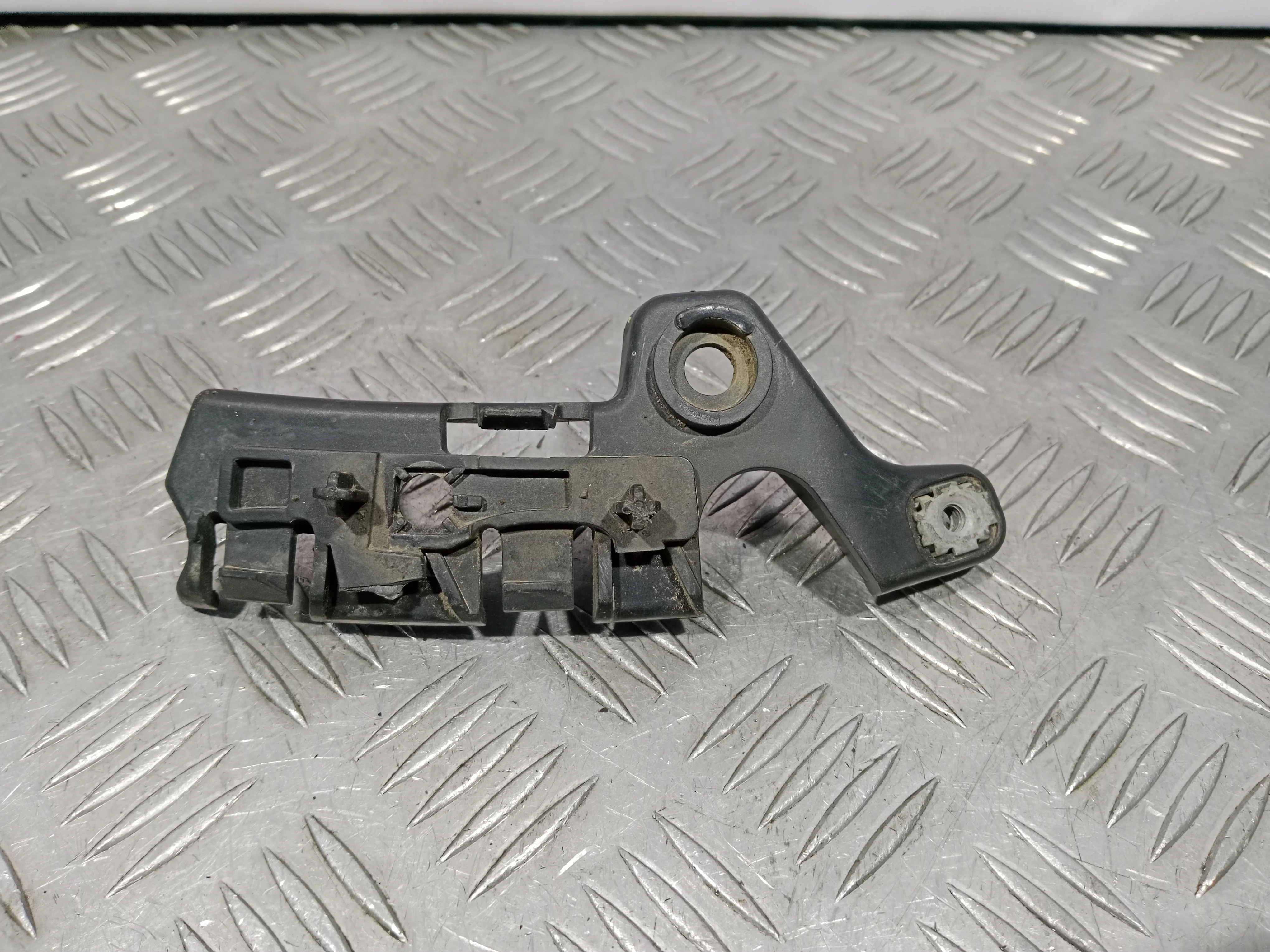 [ЧАСТЬ Б/У] Кронштейн переднего бампера Renault Megane - Левый кронштейн [Код: 00410812 ]