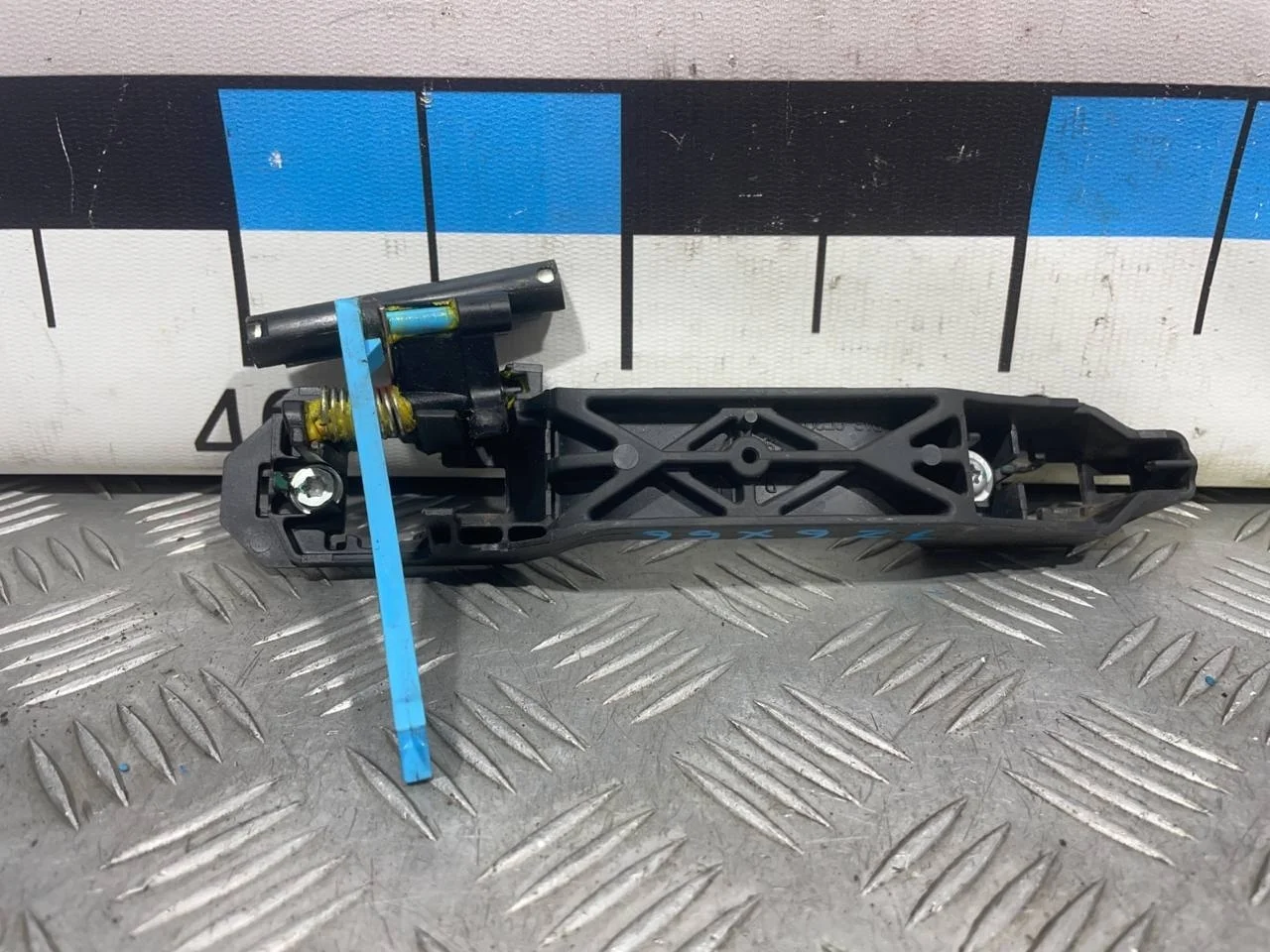 [Б/У] Кронштейн ручки задней левой SUZUKI SX4 [Код: 00380491 ]